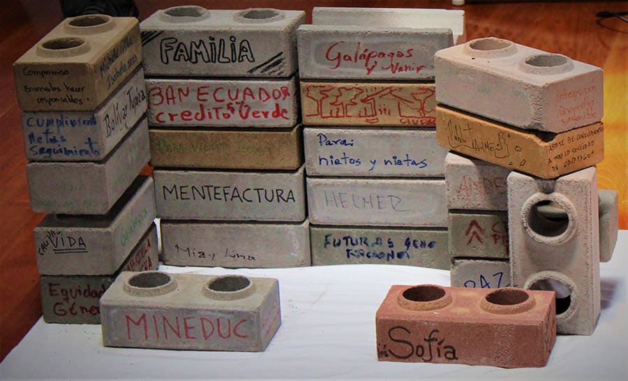 Esto respondieron las autoridades en los ecoladrillos de fabricación local.