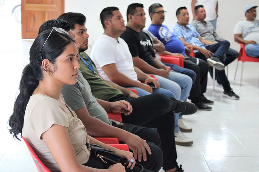 La comunidad y autoridades compartieron un espacio para hablar sobre edificación sostenible en Isabela.