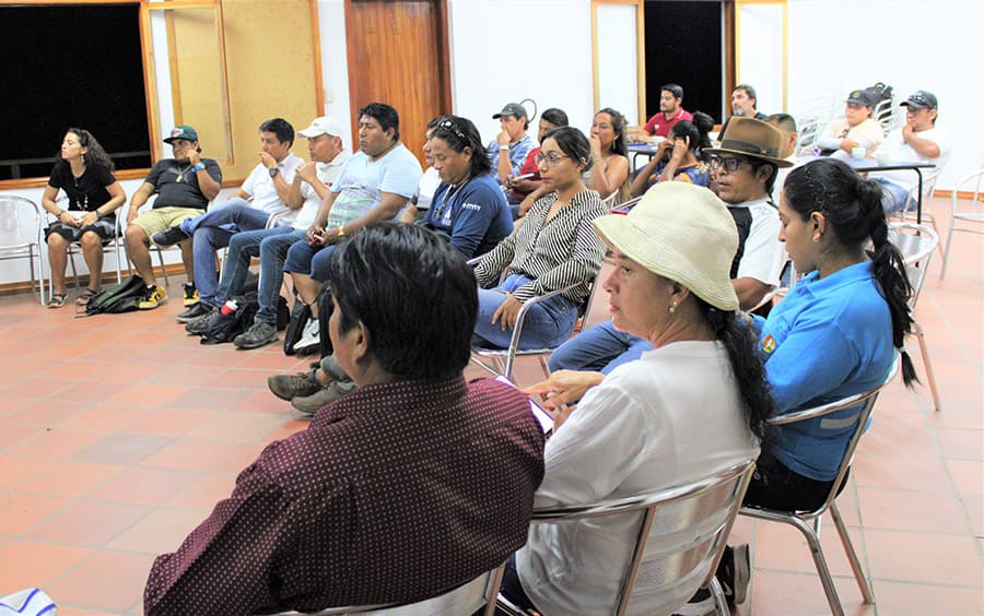 Los participantes conocen más sobre la arquitectura verde durante el taller realizado en Santa Cruz.